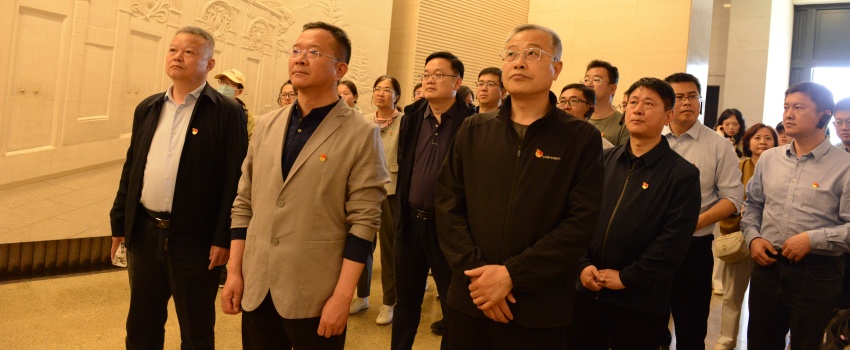1中國(guó)樂凱黨委領(lǐng)導(dǎo)在西柏坡參觀學(xué)習(xí)-田嵐攝.jpg